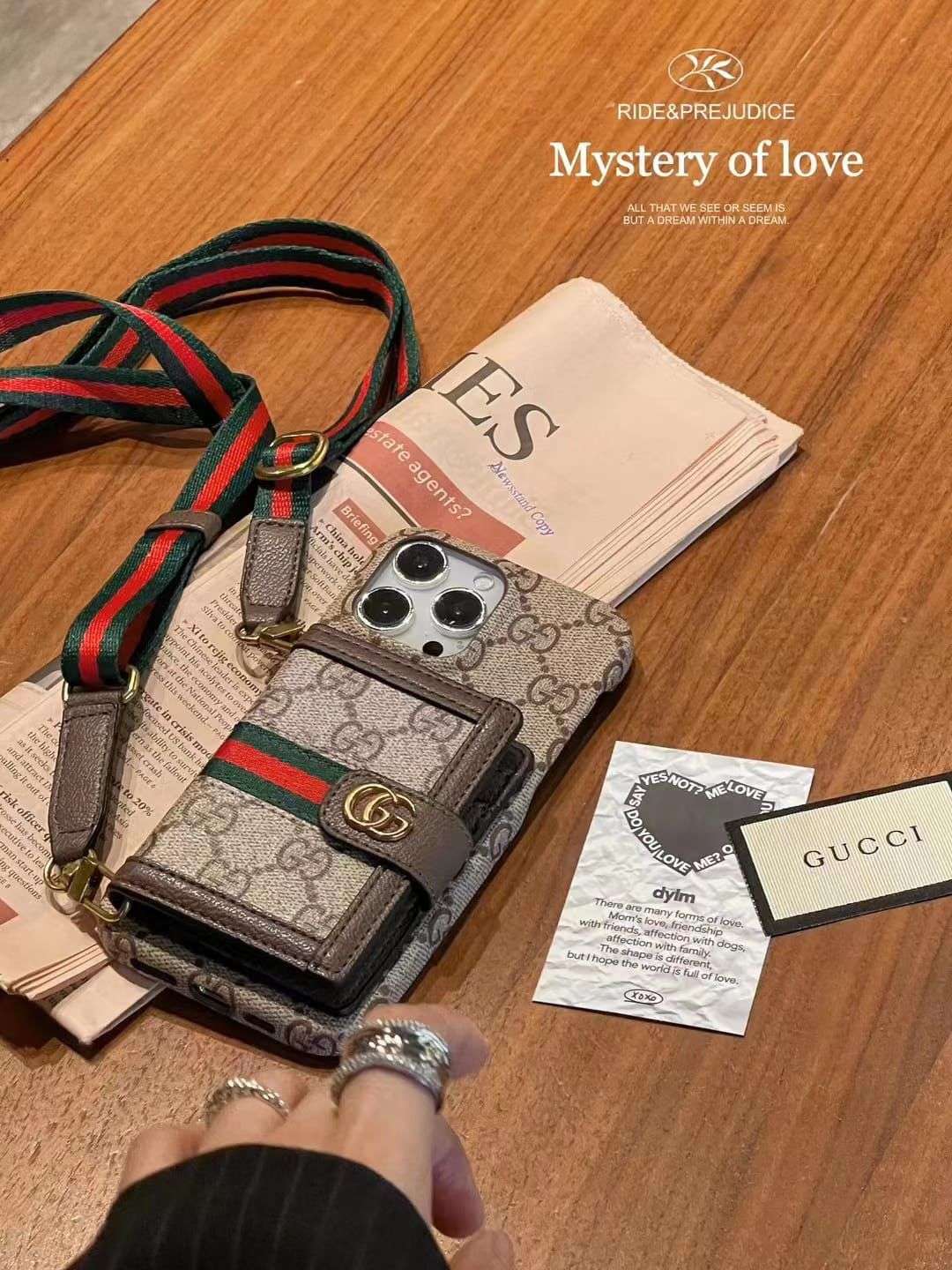 Gucci pocket iPhone covers  IPHONE 